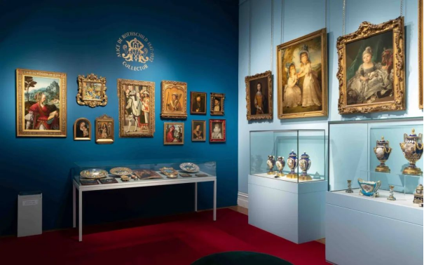 油画,还将15000瓶罗斯柴尔德葡萄酒(拉菲)放入了庄园地下室供游客参观