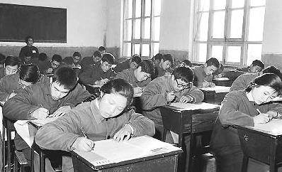 原创1977年恢复高考我国第一位高考女状元语文成绩差1分满分
