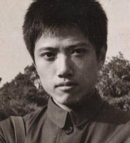 陈丹青我的母亲像条狗一样过世了文化人喜欢这么讲话