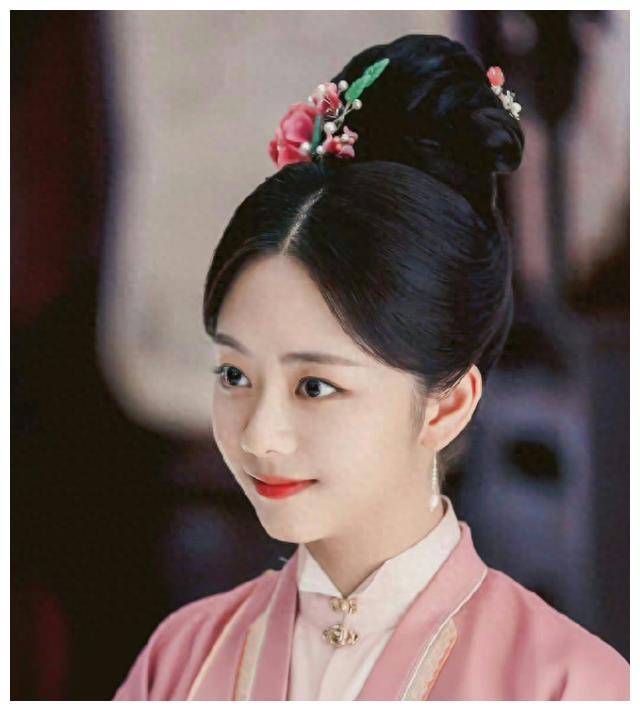 原创谭松韵逍遥剧照曝光笑容灵动男主引期待