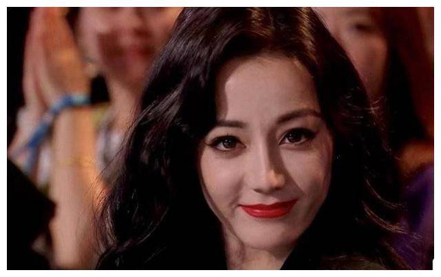 原创31岁迪丽热巴发飙揭晓怼脸照片状态疑似认真你认为呢