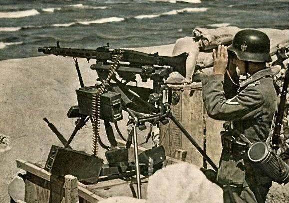 原创二战时期德国的mg42机枪有多强它的缺点又是什么