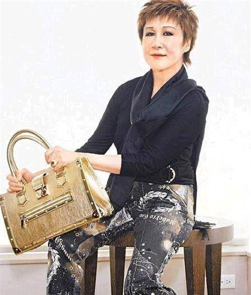 原创丁佩李小龙死在她床上粉丝要她偿命为何向华强还是娶了她