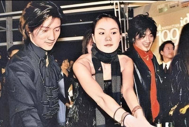 王菲和谢霆锋世纪牵手轰动一时,两人在一起之后也很恩爱,不仅有了情侣