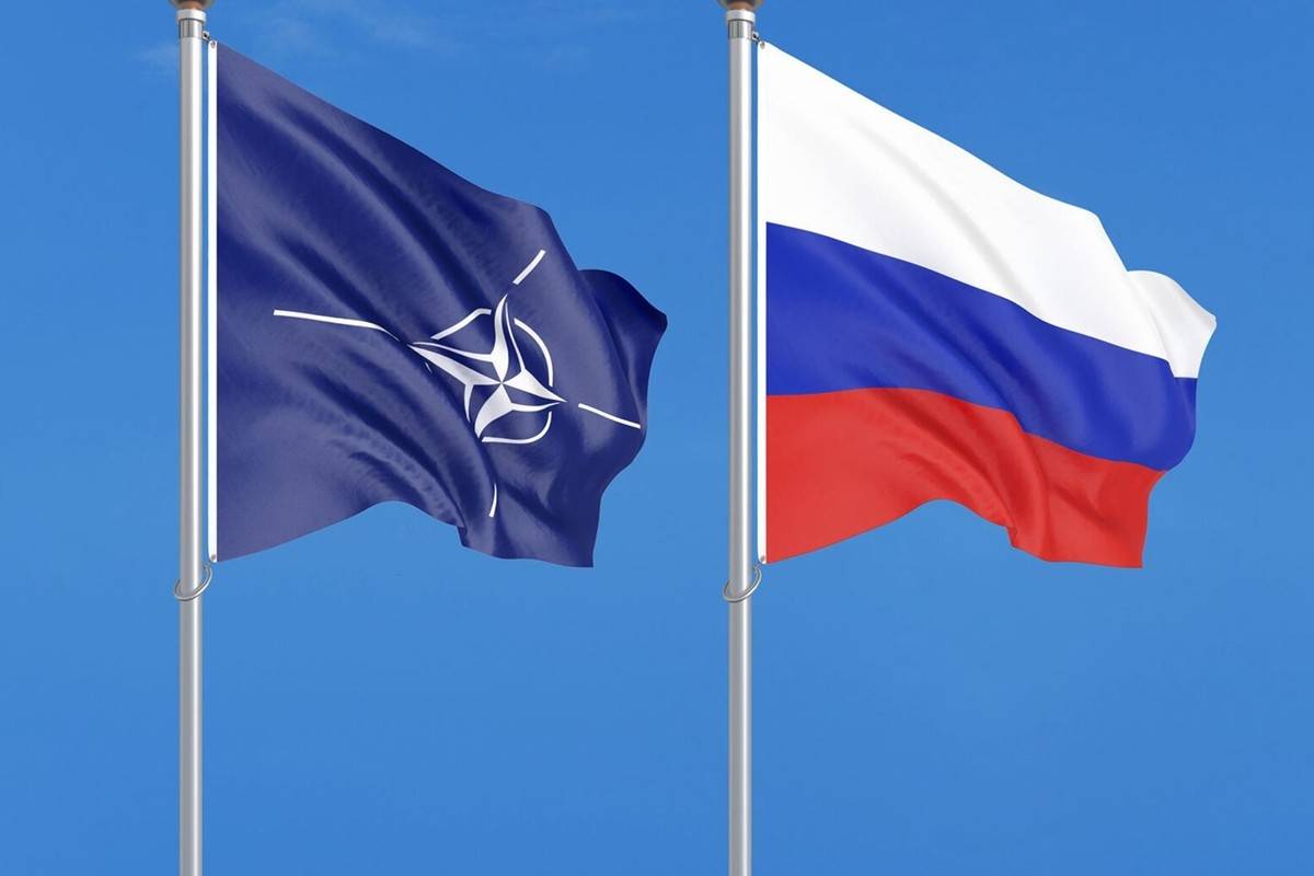 (北约旗帜和俄罗斯国旗)再不停火就来不及了?