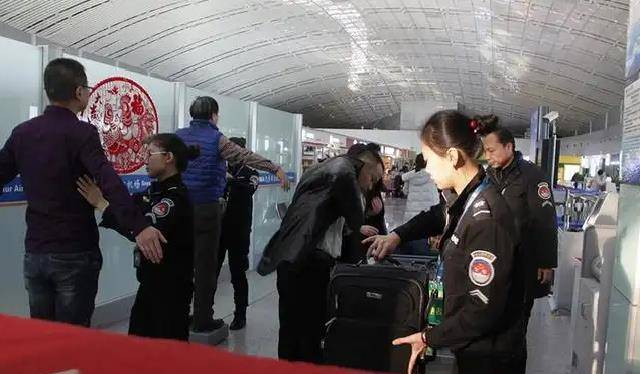 原创08年南航遇袭南航空姐凭嗅觉拯救全机200人事后奖赏12万