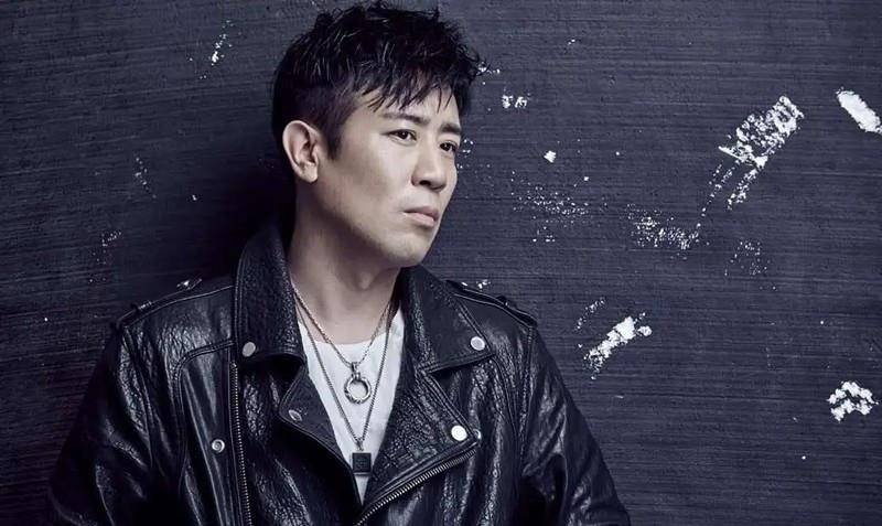 原创于和伟吃大姐母乳长大五姐供他读大学他成名后给姐姐们买房