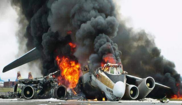 故意关闭发动机,飞机坠入大西洋,217位乘客遇难_航班_事情_从美国