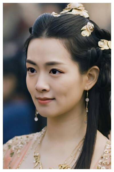 第二位是浓颜女子张予曦,拥有天生的混血脸庞.
