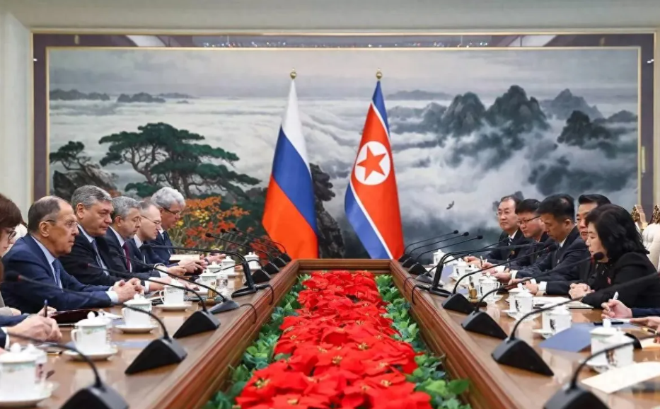 中国特使刚到,乌方就来个下马威,拉着李辉特使,看朝鲜导弹残骸_俄罗斯