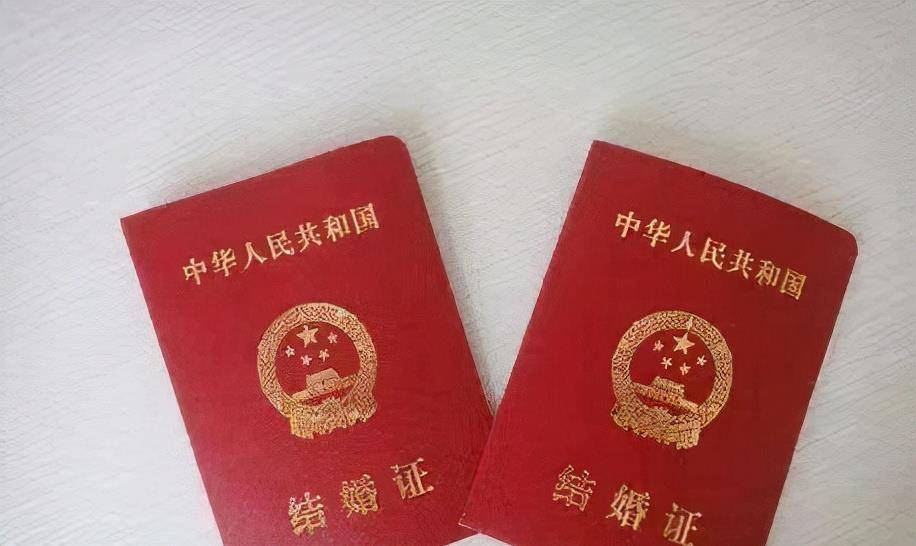 香港富二代郑六三:妻离子散挥霍5000万遗产,今拾荒为生与狗为伴