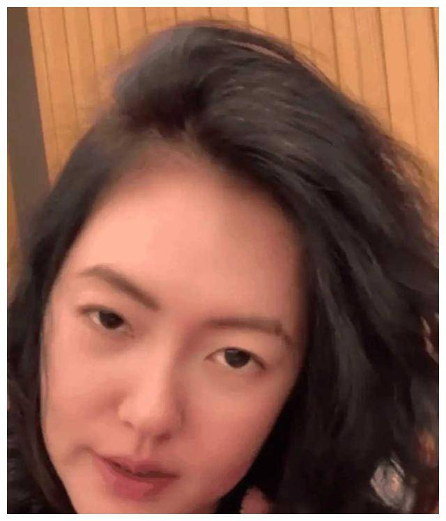 大s头巾造型揭秘头发稀疏花白网友热议年龄不是阻碍