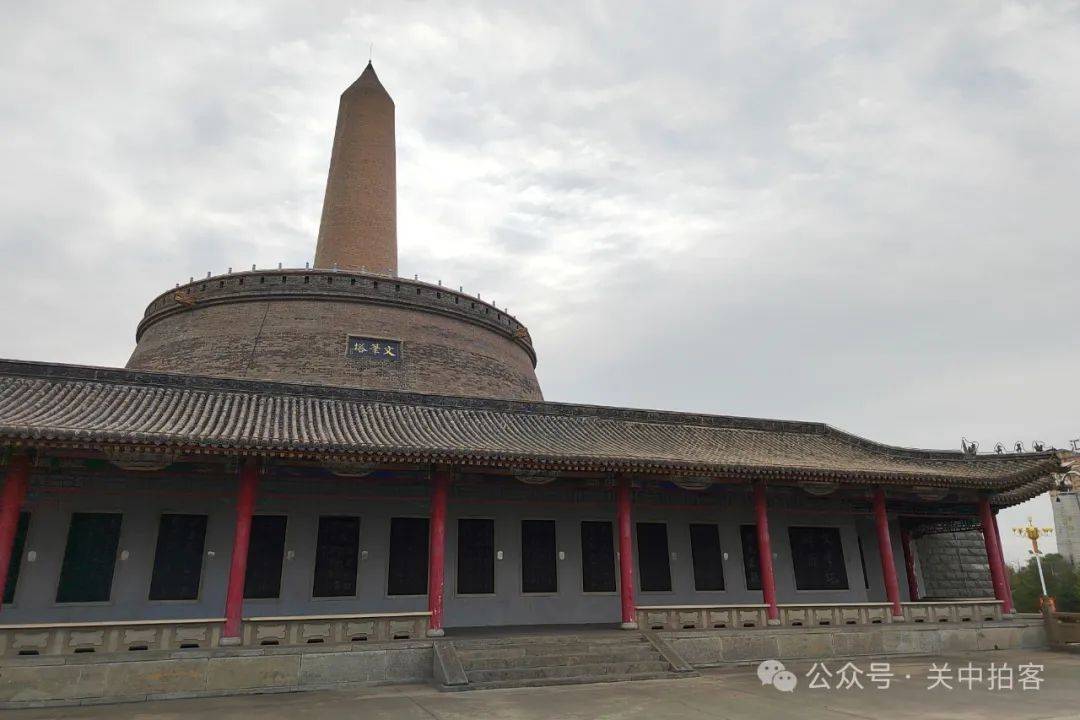 原创忻州市河曲县仰望清代文笔塔状元塔