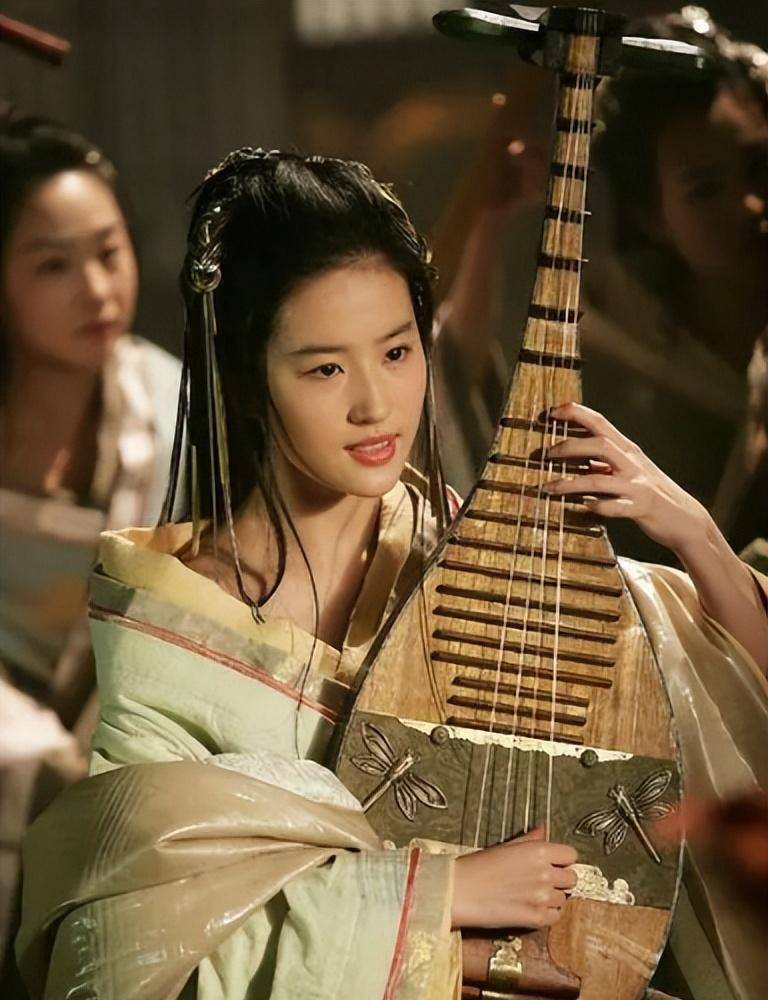 此后,她主演了功夫之王》四大名捕》铜雀台》和恋爱通告》等名声大噪