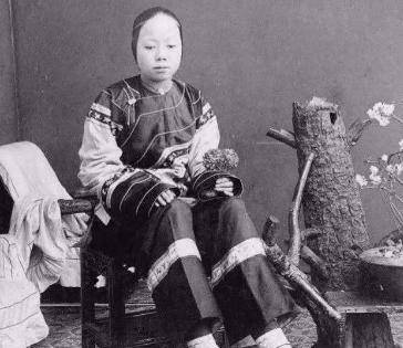 缠足裹脚又丑又疼,为什么还有人喜欢_女子_女性_因为