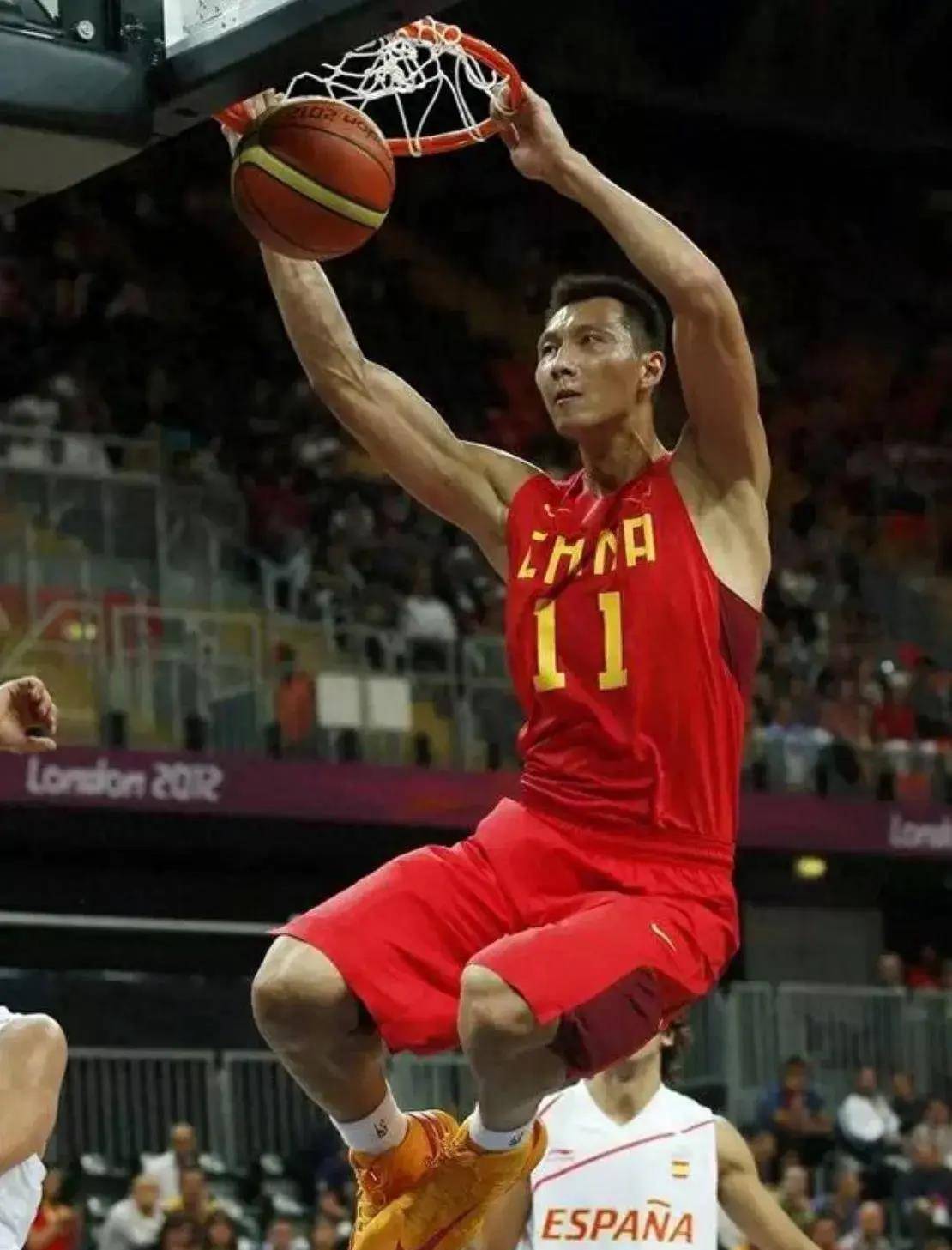 原创事发易建联27岁娶巴西足球宝贝36岁退役生两儿子家庭生赢家