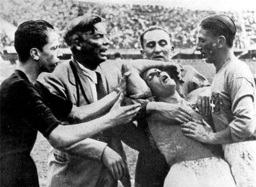 总理:不夺冠就处死球员,多亏对手放水逃过一劫_意大利_足球_墨索里尼