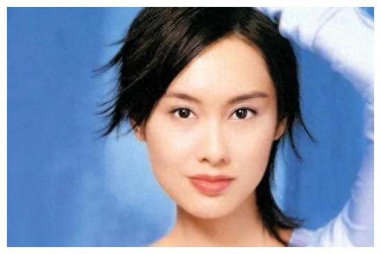 原创52岁傲人身材朱茵首次与老公同框罕见穿透视裙现状揭秘