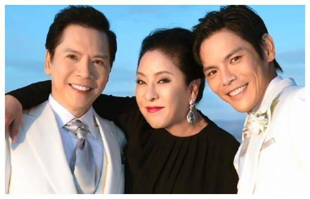 原创40岁郭碧婷曝光生图尖下巴撞脸向太向佐发飙热搜