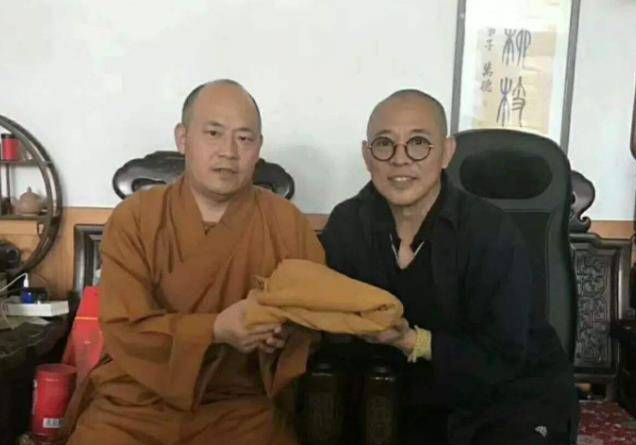 原创全球仅存的两颗九眼天珠一颗李连杰戴着价值高达一亿