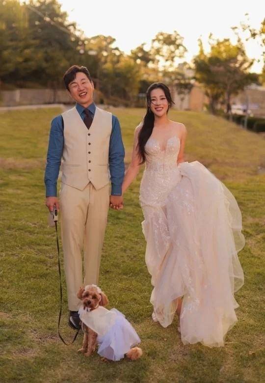 原创韩国演员情侣举行婚礼申东烨主持李孝利唱贺歌河智苑任司仪