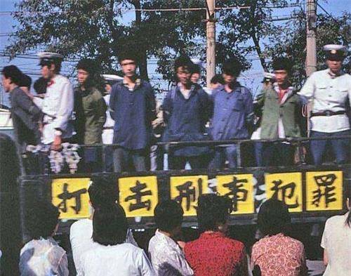 原创东北二王杀伤20余人逃6省7月赤脚窜进深山遭3万军警围捕击毙
