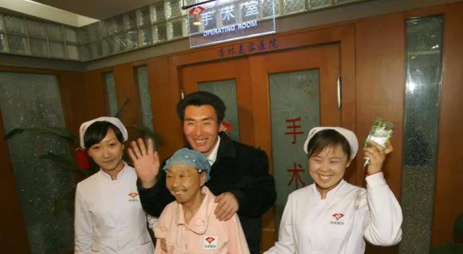 原创85岁马玉琴和53岁李玉成老妻少夫27年两人现在生活如何