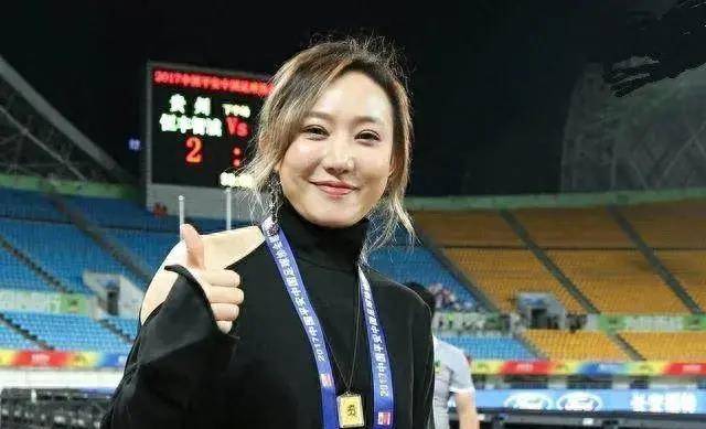 原创中超最美老板娘升级当妈曾被球员联名讨薪身材傲人大腿有纹身