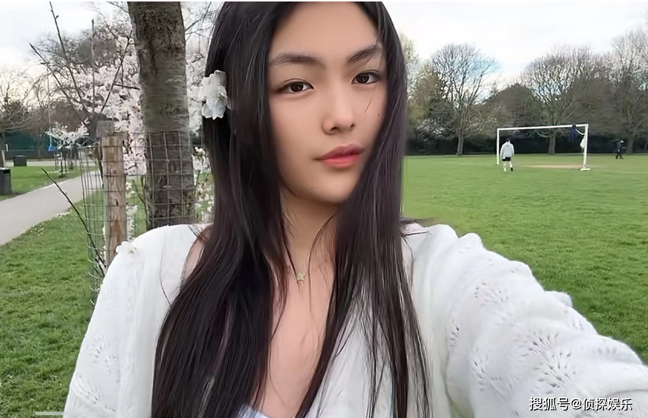 李湘女儿晒自拍,王诗龄化美妆长发飘飘,成熟又漂亮_留学_生活_妈妈