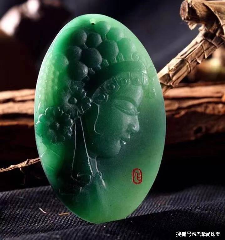 黑青玉和田玉中的珍稀宝石