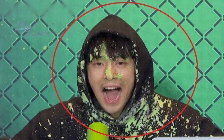 大家从海报当中可以看出有邓伦,贾乃亮,雷佳音,黄明昊和老成员王迅