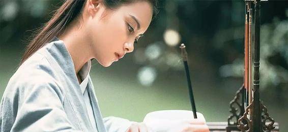 曾经有位女性朋友,红着脸请教小珏,在某本书上看到了"搦管操觚"这个