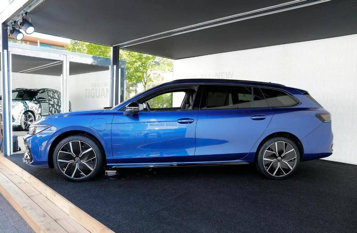 2025款大众帕萨特旅行版,插电混动,纯电续航100公里_搜狐汽车_搜狐网