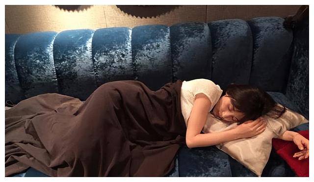 原创王子文豪宅木地板铺地毯晒身材自拍狂魔惊艳豪宅