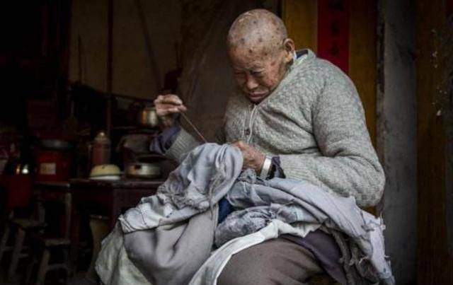 他因菩萨托梦,花费43年时间自建寺庙,一件百衲衣穿到80多岁_释觉_生活