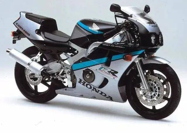 cbr400rcbr400f1983年,honda推出了一台四缸车型,取名为cbr400f(nc17)