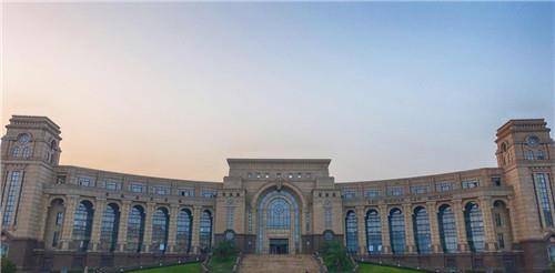 原创学校开除一优秀学生全校学生愤而退学后建一所现成世界名校