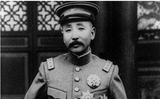 原创张作霖深夜回府被站岗小兵骂小兵反而被大帅赏了一个媳妇