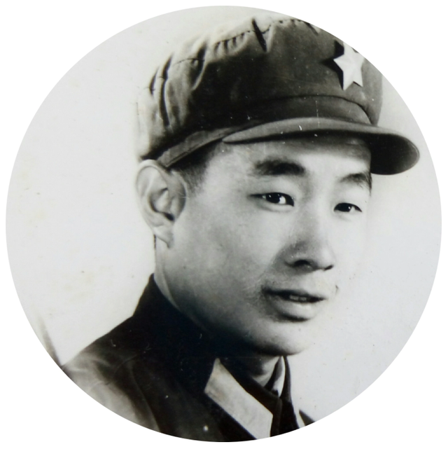 1976年战友为抓住被风吹跑的军帽摔下汽车遇难