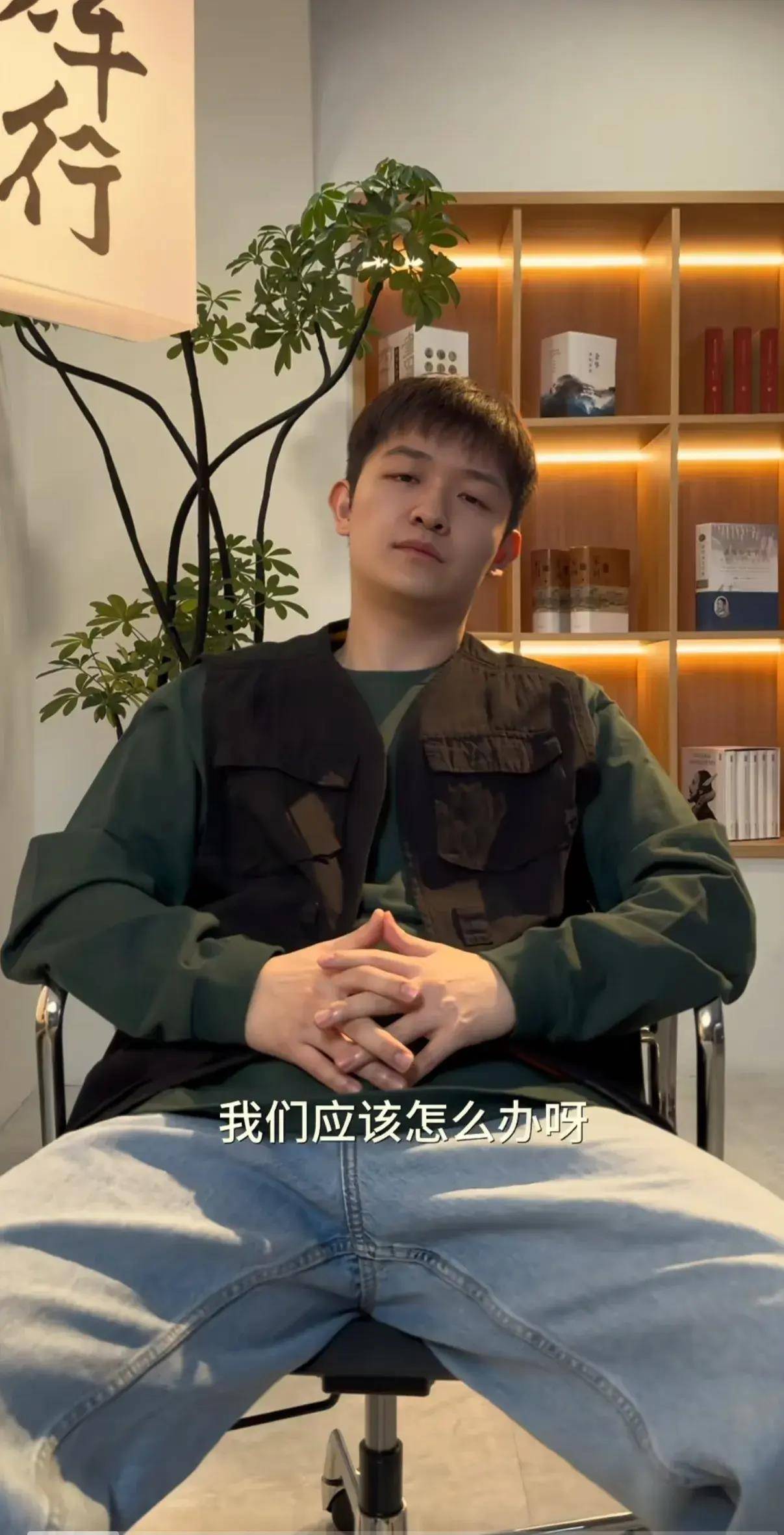 要不让宇辉在泰国多待几天吧董董3天就让大家移情别恋了