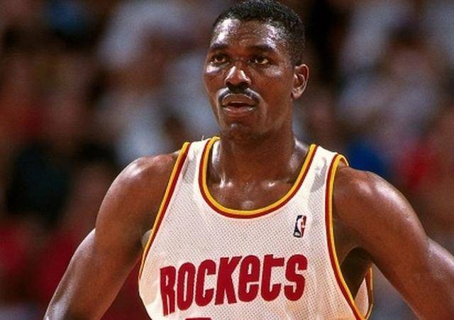 奥拉朱旺:传奇中锋的辉煌与遗憾_篮球界_历史_卓越