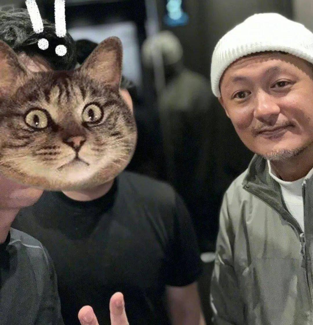 42岁余文乐像60岁老头子,胡子花白满脸皱纹,状态不如刘德华