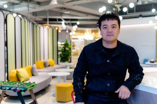 长沙21岁小伙,到成都卖奶茶,如今开了7千家店,刚登上了富豪榜_王斌_名