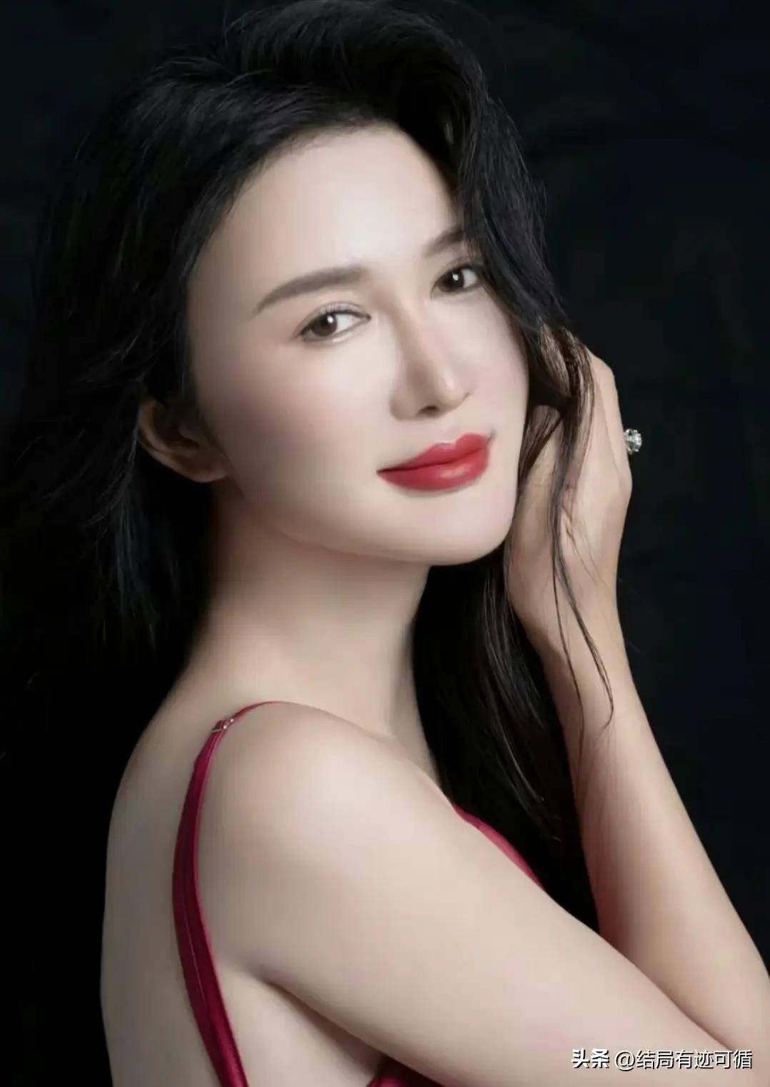 张纪中42岁娇妻官宣四胎喜讯怀孕仍美如少女网友恭喜嘟嘟爸