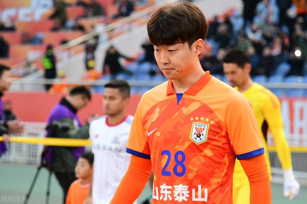 后卫线也不会有太大的变动,石柯肌肉拉伤后,短时间内难以恢复,所以