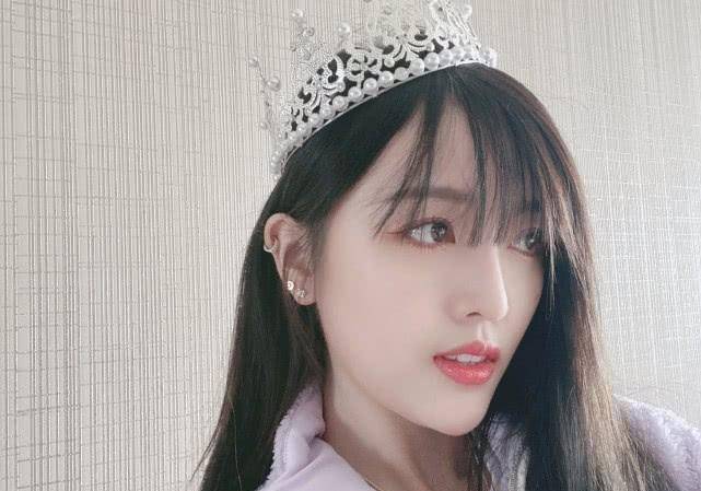 原创原创吴宣仪为了掩饰自己长胖故意给自己p尖下巴效果比整容还明显