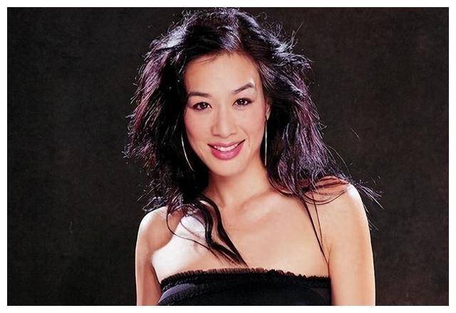 钟丽缇的拼搏人生:51岁再生四胎,携三女一子,为何