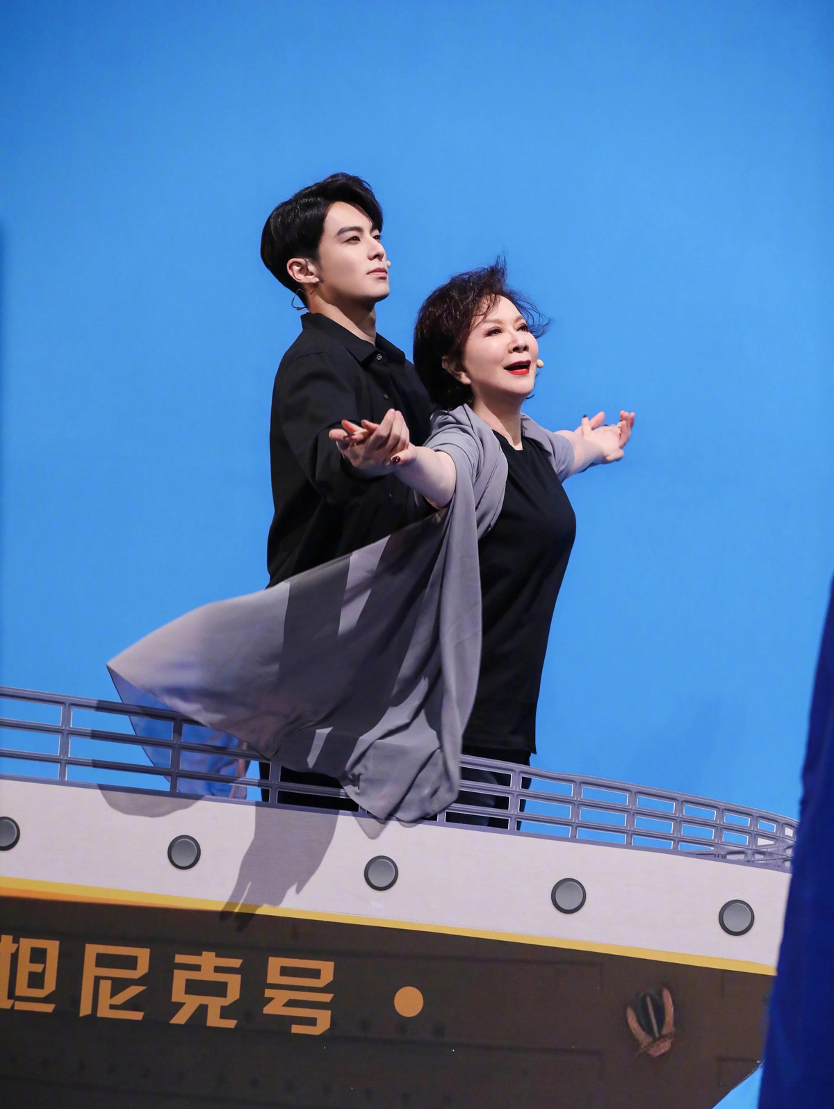 蔡明:被丈夫100封情书追到手,结婚37年无绯闻,儿子给她添心病_家庭