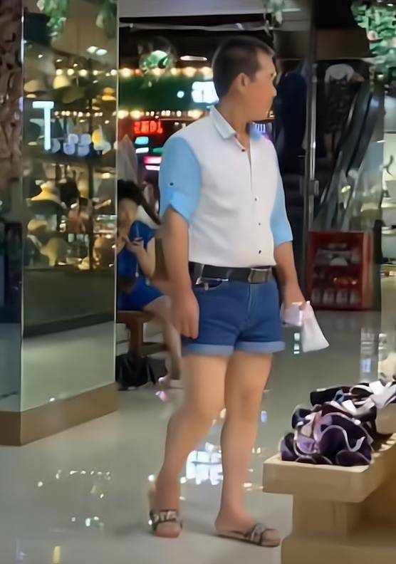 原创男子穿着太时尚网友表示看不懂男人能这样穿吗