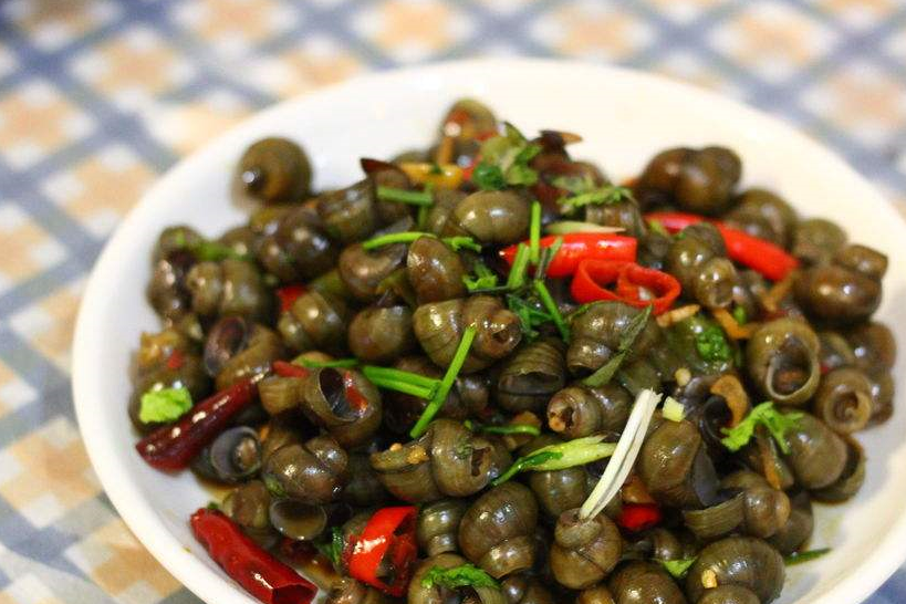 此外,在洪泽还有很多的特色美食,比如:蒋坝鱼圆,洪泽河蚬,西顺河红衣